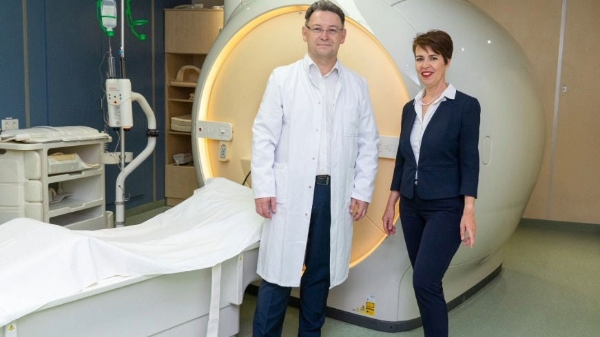 Ärztlicher Leiter Prof. Sebastian Kelle (Leiter der Kardiovaskulären Bildgebung am Deutschen Herzzentrum der Charité, Campus Virchow-Klinikum) und Projektleiterin Dr. Gisela Thiede. 