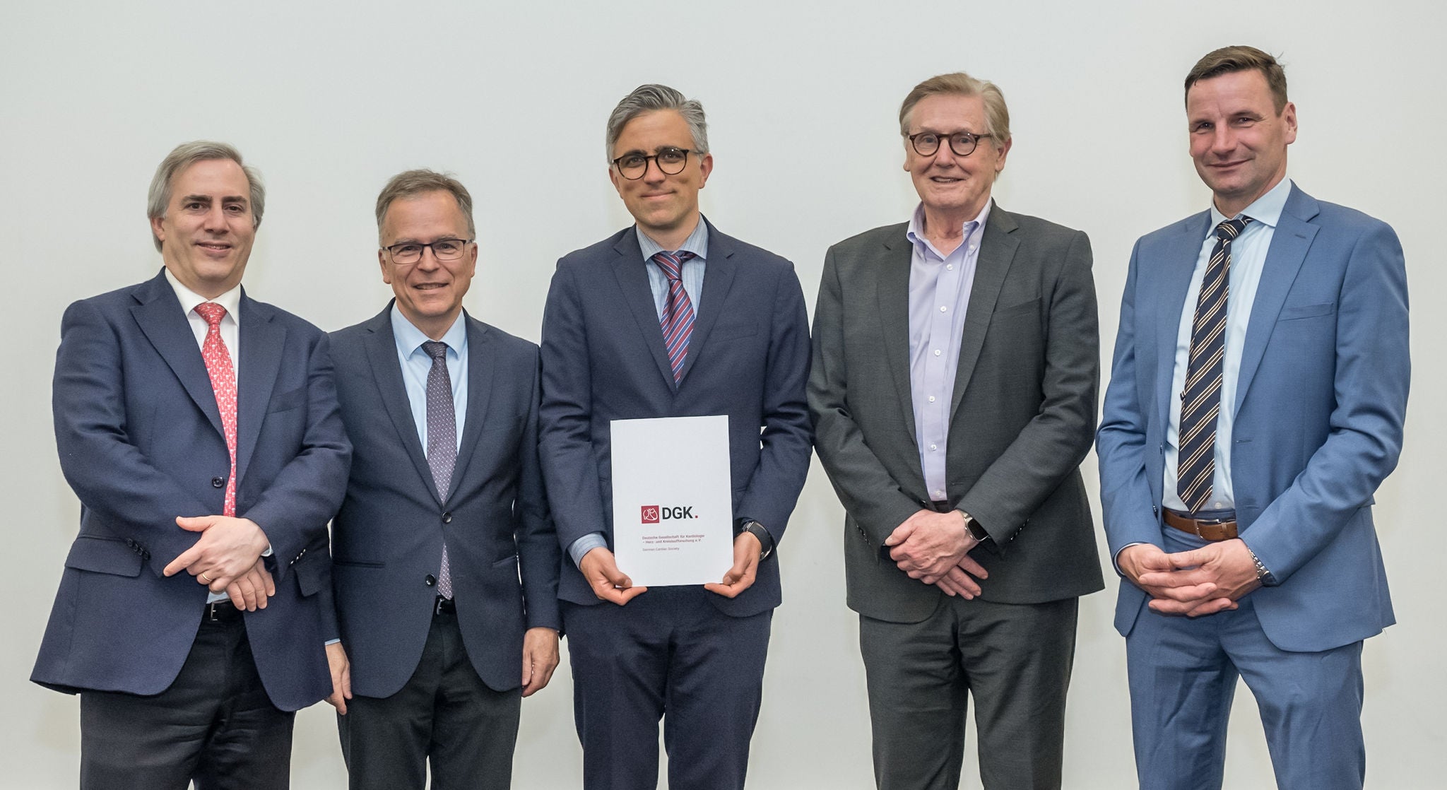 v.l.n.r.: Prof. Dr. Ulf Landmesser, Prof. Dr. Lutz Hein, Preisträger Prof. Dr. Thorsten Keßler, Prof. Dr. Jürgen Schrader, Prof. Dr. Holger Thiele (©DGK/Thomas Hauss)