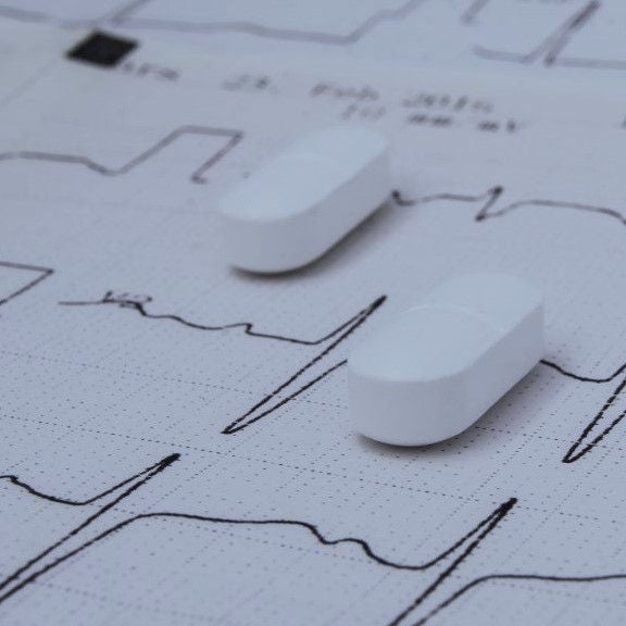 Tabletten und EKG