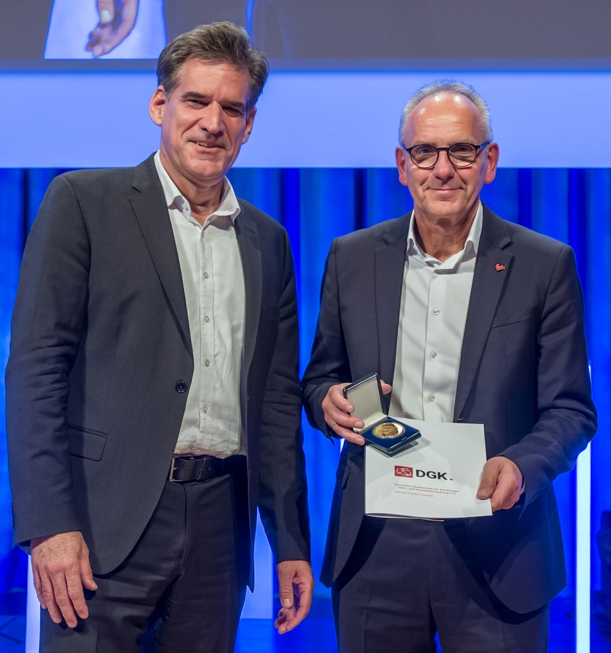 vlnr: Prof. Dr. Stefan Blankenberg, Preisträger Martin Vestweber (©DGK/Thomas Hauss)