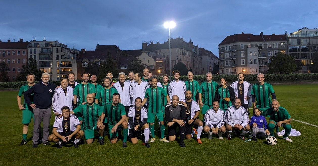 Fußballspiel zwischen FC Bundestag und DGK-Heart-Team