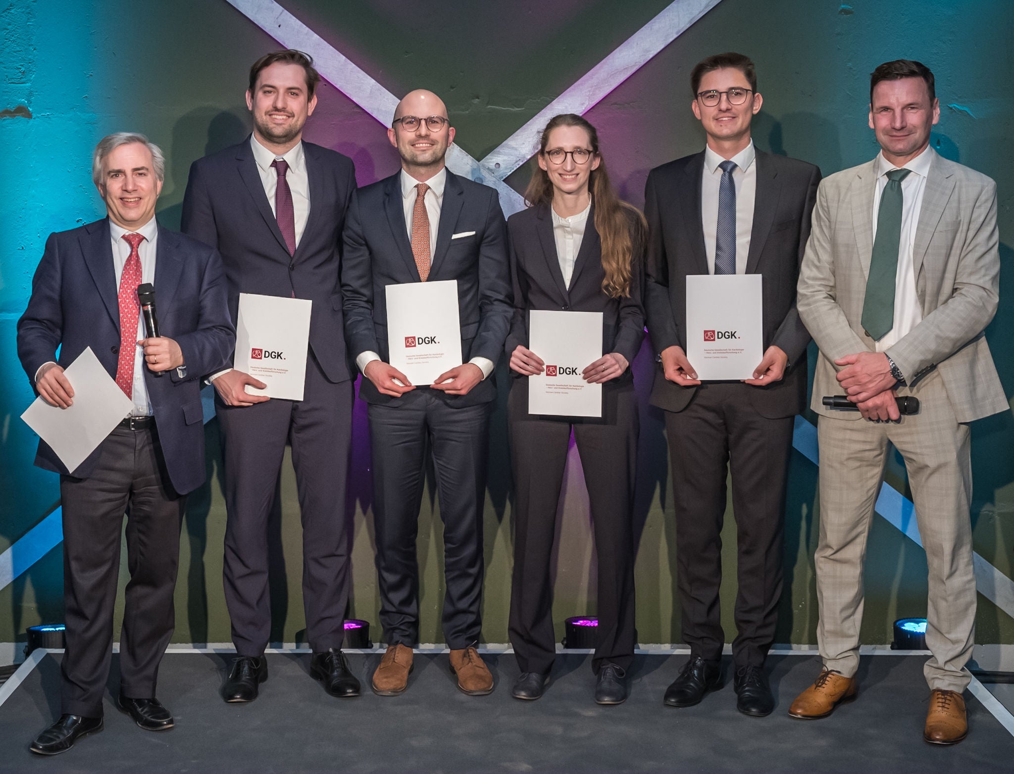 v.l.n.r.: Prof. Dr. Ulf Landmesser, Preisträger Dr. Karl-Patrik Kresoja, Preisträger 1. Platz Dr. Felix Rausch, Preisträgerin Dr. Angela Dettling, Preisträger Dr. Sebastian Rosch, Prof. Dr. Holger Thiele (©DGK/Thomas Hauss) 