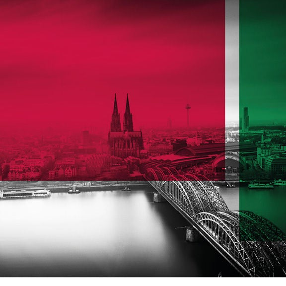 Skyline von Köln mit grün-roten Farbflächen