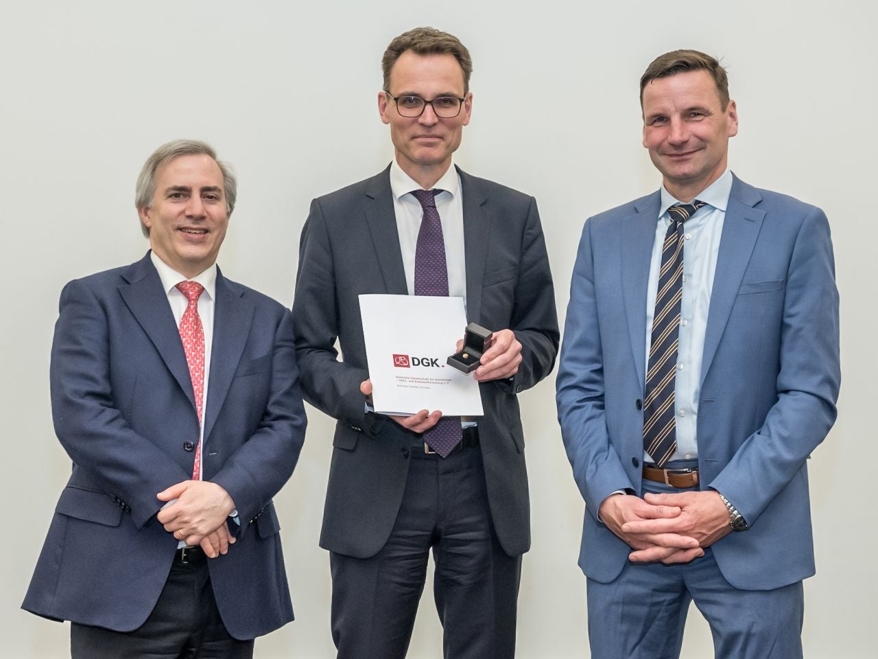 v.l.n.r.: Prof. Dr. Ulf Landmesser, Preisträger Prof. Dr. Stephan Baldus, Prof. Dr. Holger Thiele (©DGK/Thomas Hauss)
