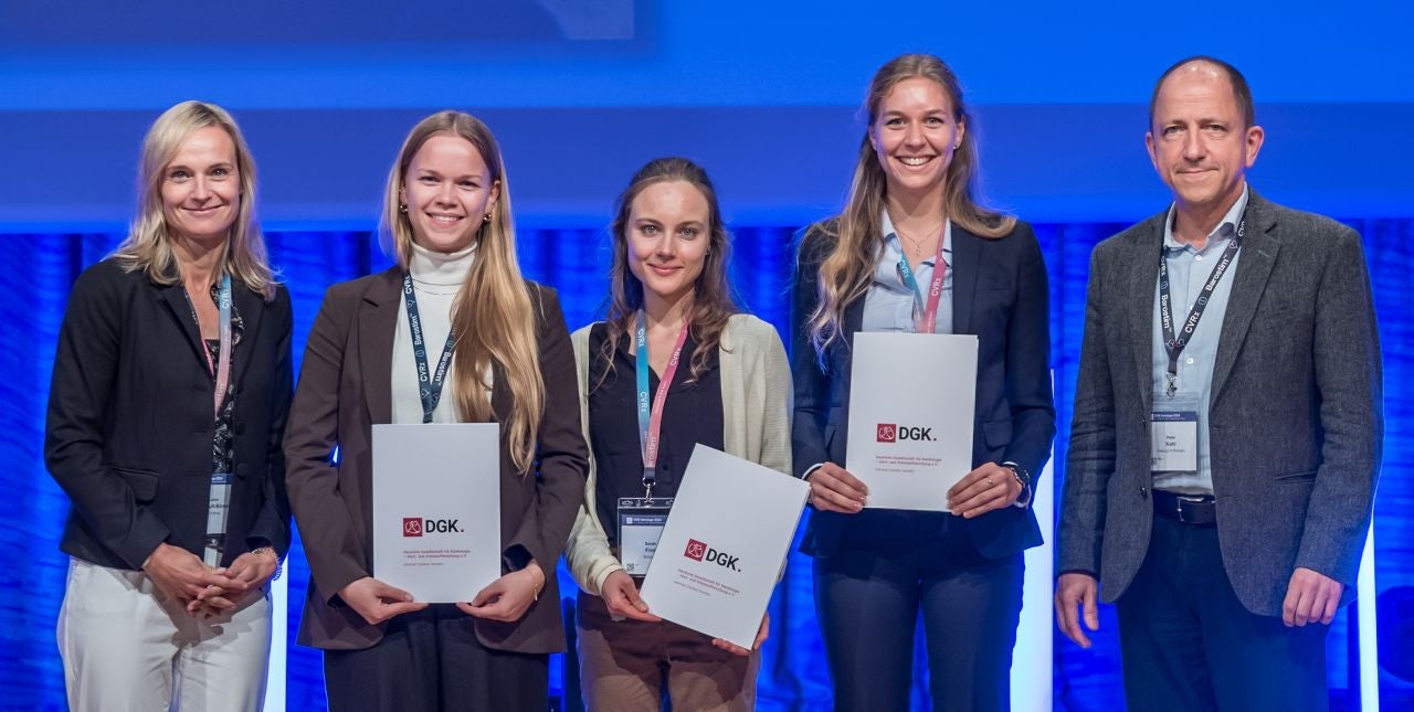 v.l.n.r. Prof. Dr. Katrin Streckfuß-Bömeke, 2. Preisträgerin Carolin Fleischhacker, 1. Preisträgerin Sarah Fink, 3. Preisträgerin Silvia Heers, Prof. Dr. Peter Kohl (©DGK/Thomas Hauss)