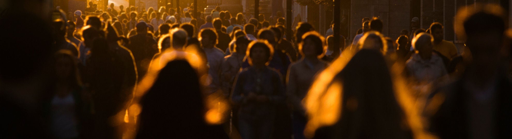 Sommerhitze in der Stadt, unscharf Bild, Bildquelle: ©Adobe Stock/KONSTANTIN SHISHKIN