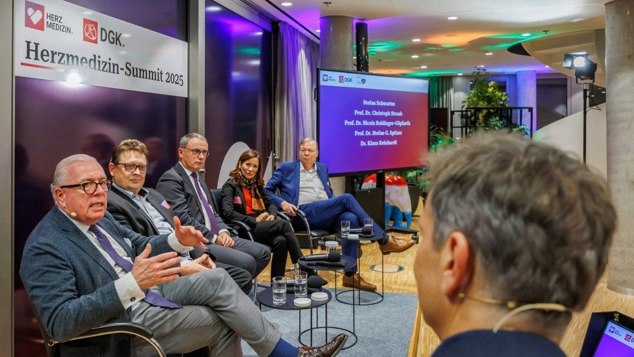 Paneldiskussion 2 - Dr. Klaus Reinhardt, Stefan Schwartze, Prof. Christoph Straub, Prof. Nicola Buhlinger-Göpfarth und Prof. Stefan G. Spitzer