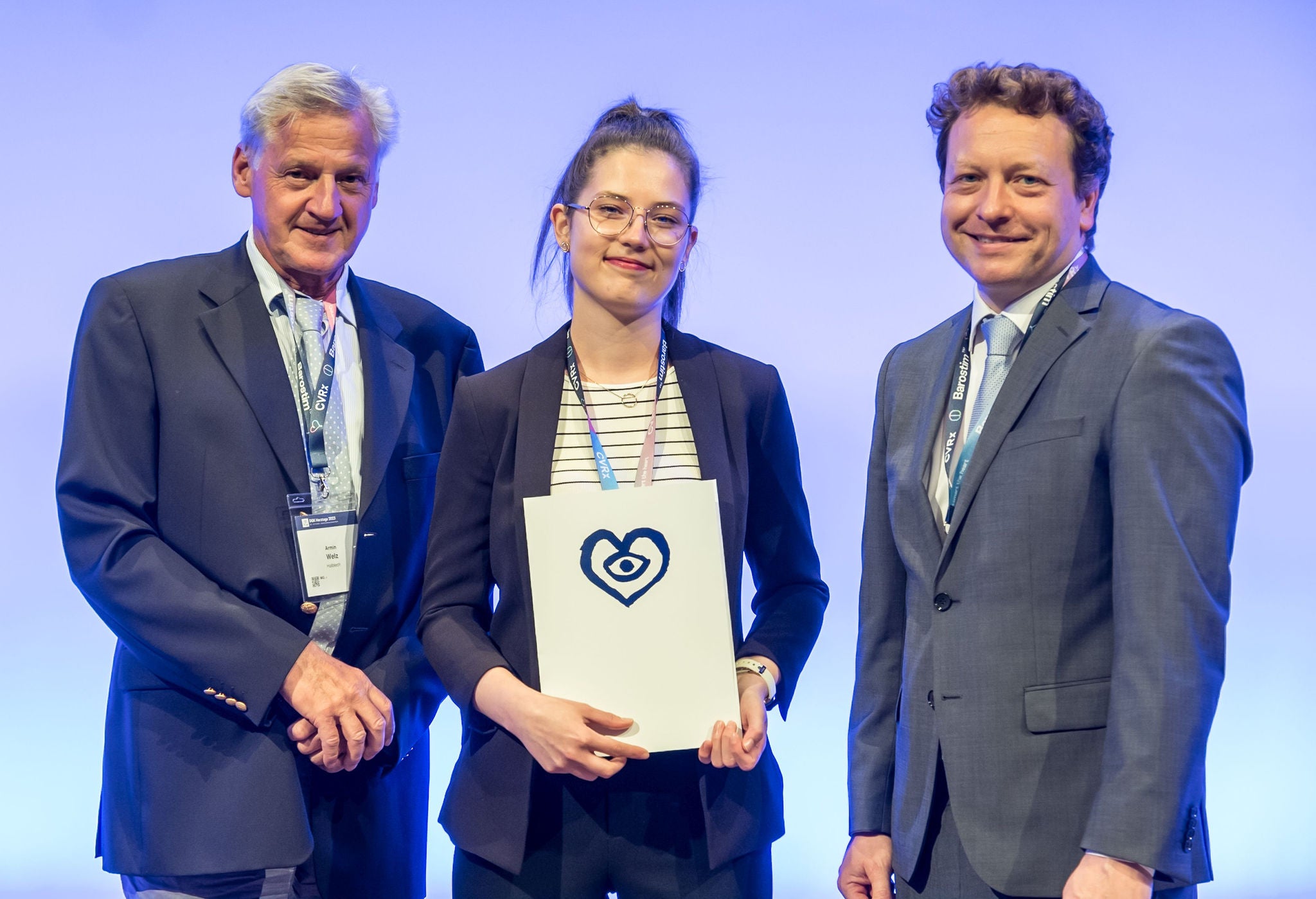 v.l.n.r. Prof. Dr. Armin Welz, Preisträgerin Julia Nicke,  Dr. Malte Tiburcy (©DGK/Thomas Hauss)