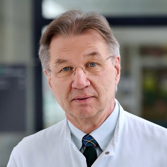 Prof. Kaemmerer, Leiter der EMAH-Ambulanz am Herzzentrum München