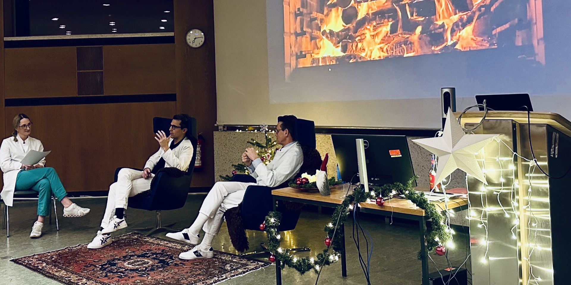 Ein offener Dialog mit Prof. Bauersachs und Prof. Duncker beim weihnachtlichen Kaminabend bildete den Jahresabschluss 2025. 