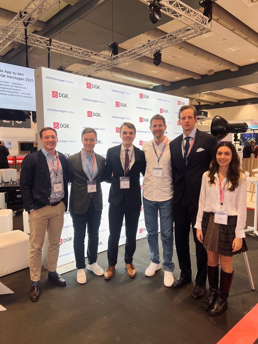 Gruppenfoto von mehreren Young DGK-Kongressteilnehmer:innen