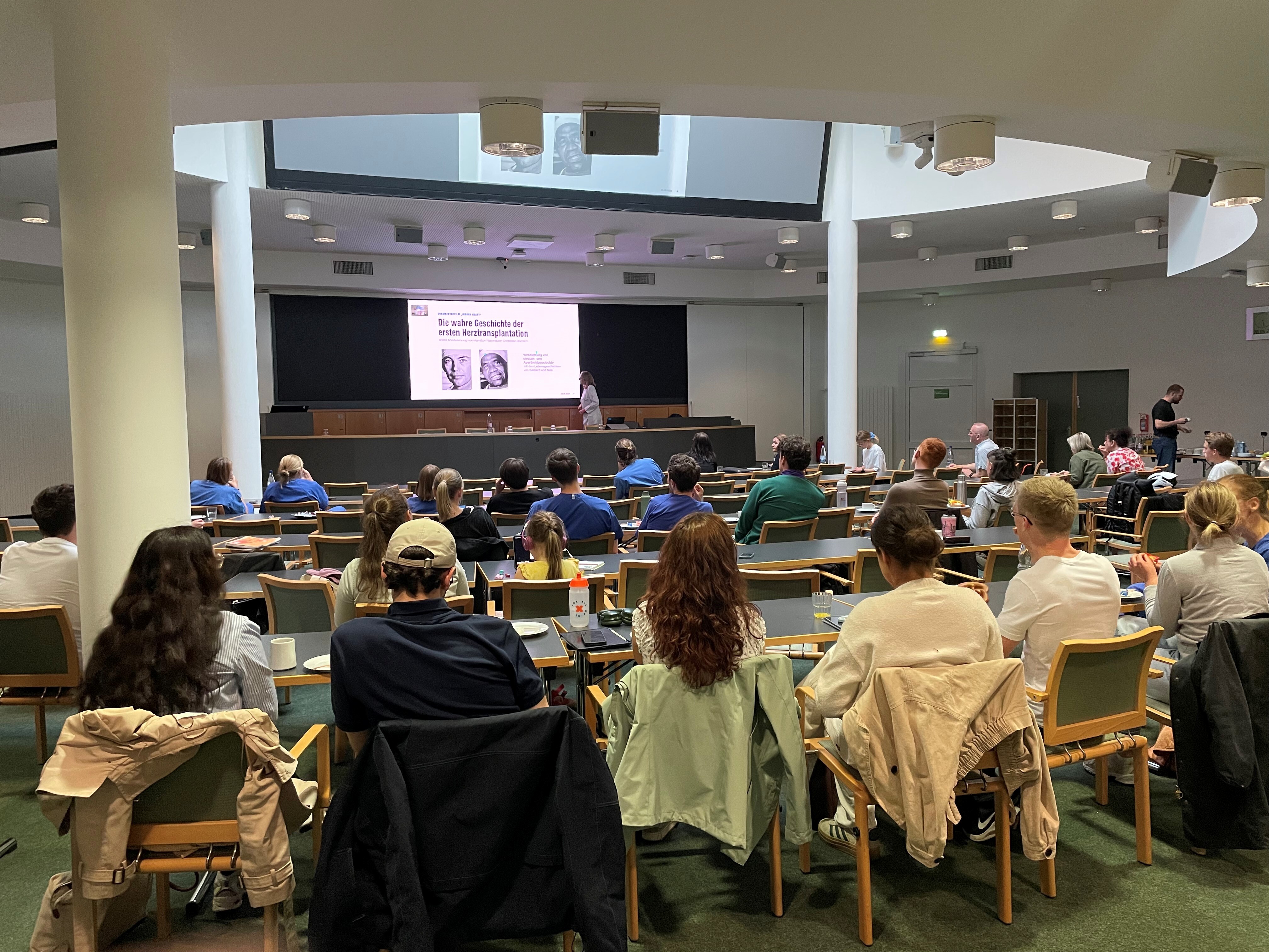Studierende in einem Hörsaal