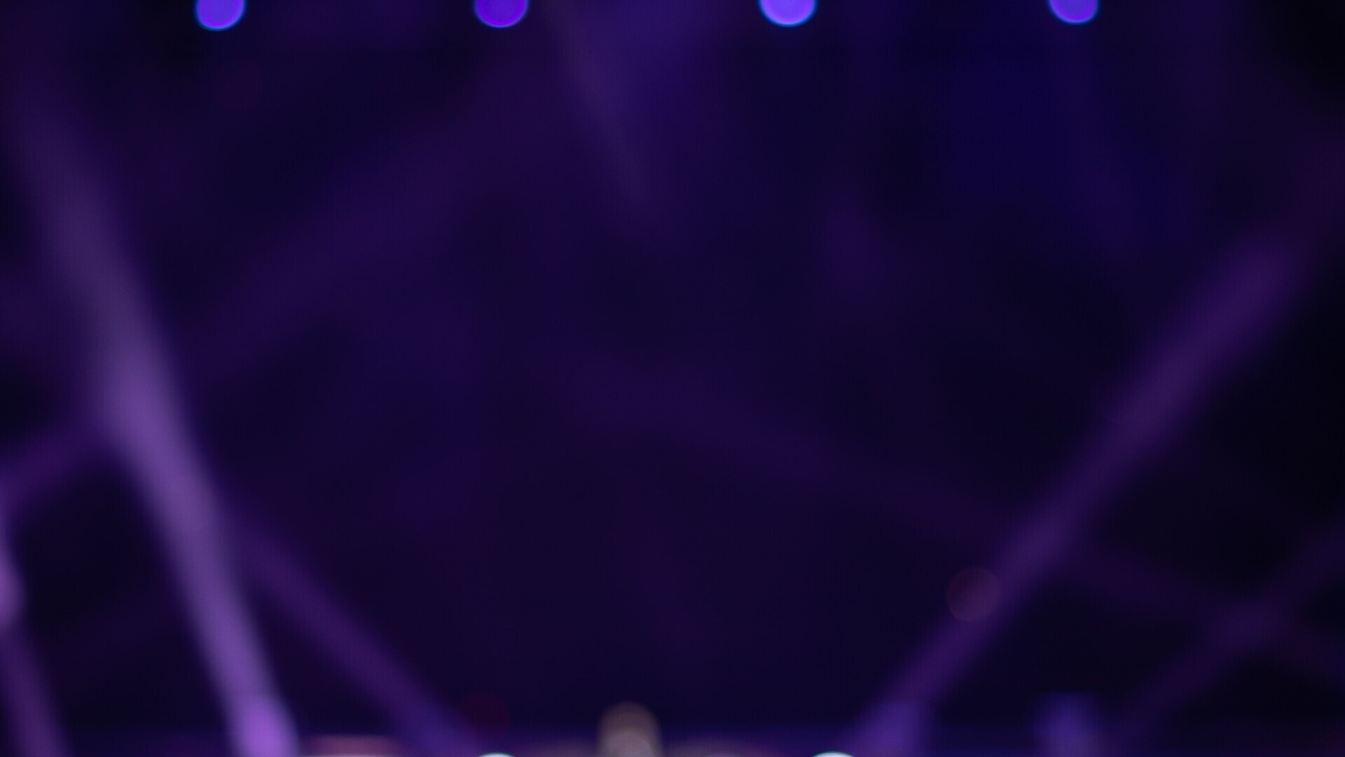 Eine beleuchtete Bühne