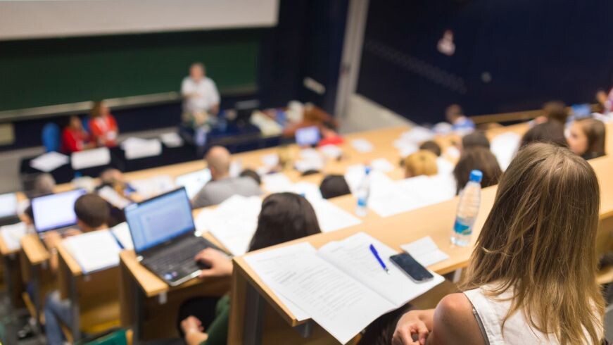 Studierende in einem Hörsaal