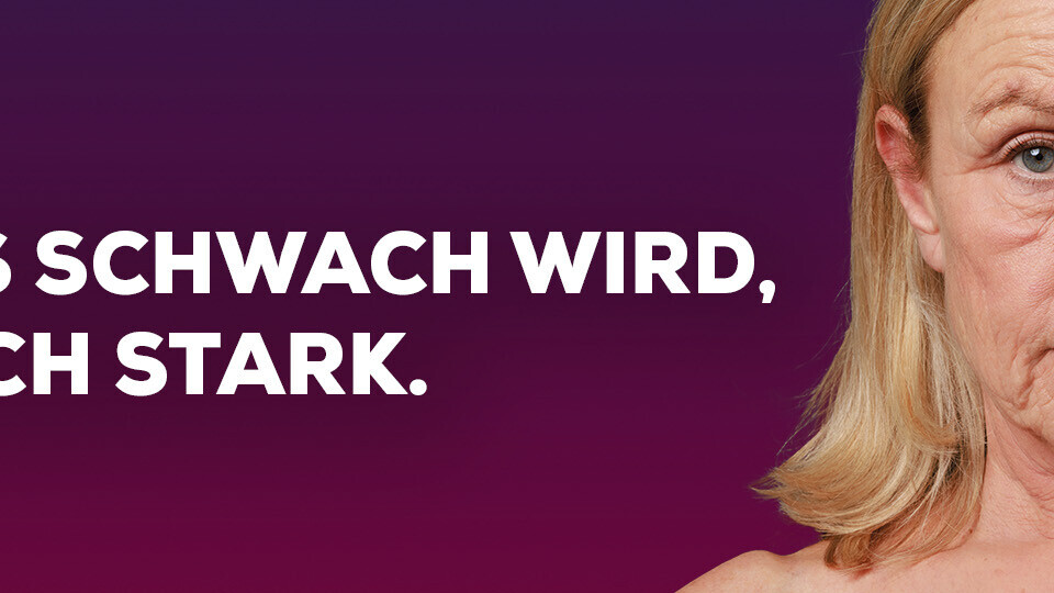 Alte Dame mit ernstem Blick