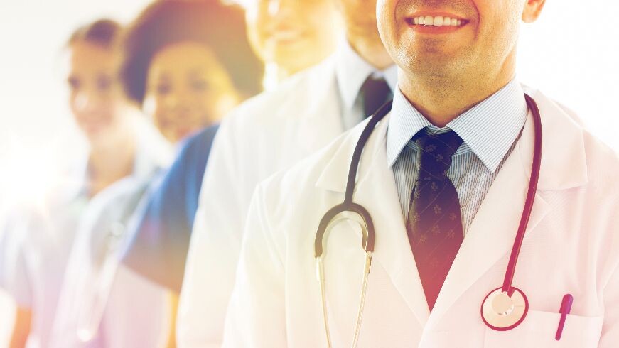 aerzte-aerztin-healthcare-professionals-shutterstock-526164652-16zu9