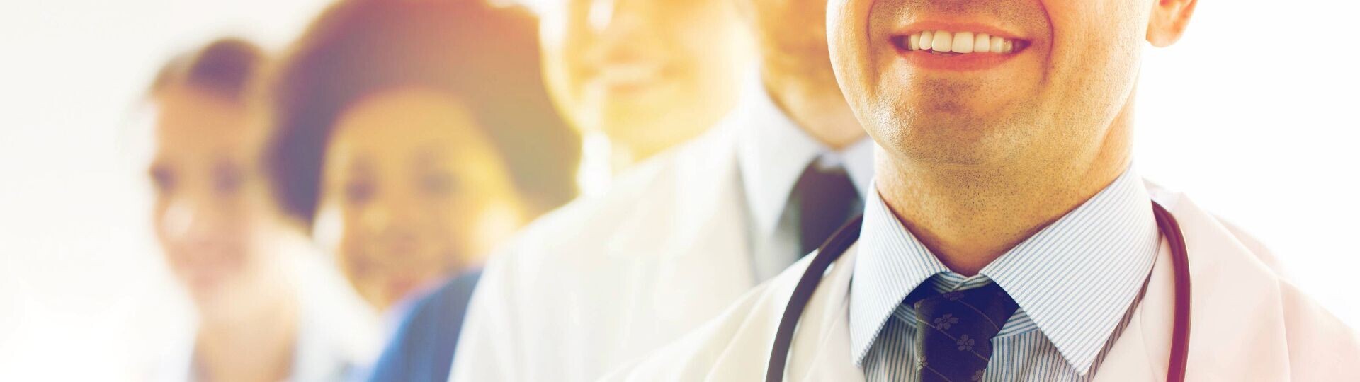 aerzte-aerztin-healthcare-professionals-shutterstock-526164652-32zu9