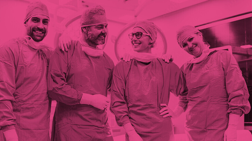 Erfolgreiches Chirurgenteam im Operationssaal