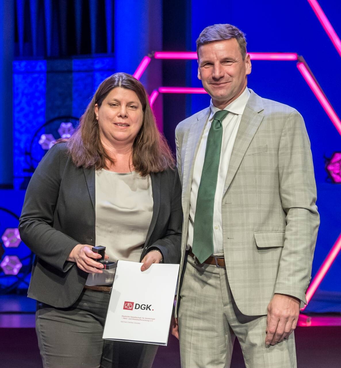 silberne_ehrennadel_2025_rabea_hinkel_1186x1280