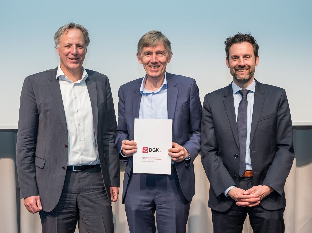 v.l.n.r.: Prof. Dr. Wolfram-Hubertus Zimmermann, Preisträger Prof. Dr. Thomas Eschenhagen; Prof. Dr. Christoph Maack (©DGK/Thomas Hauss)