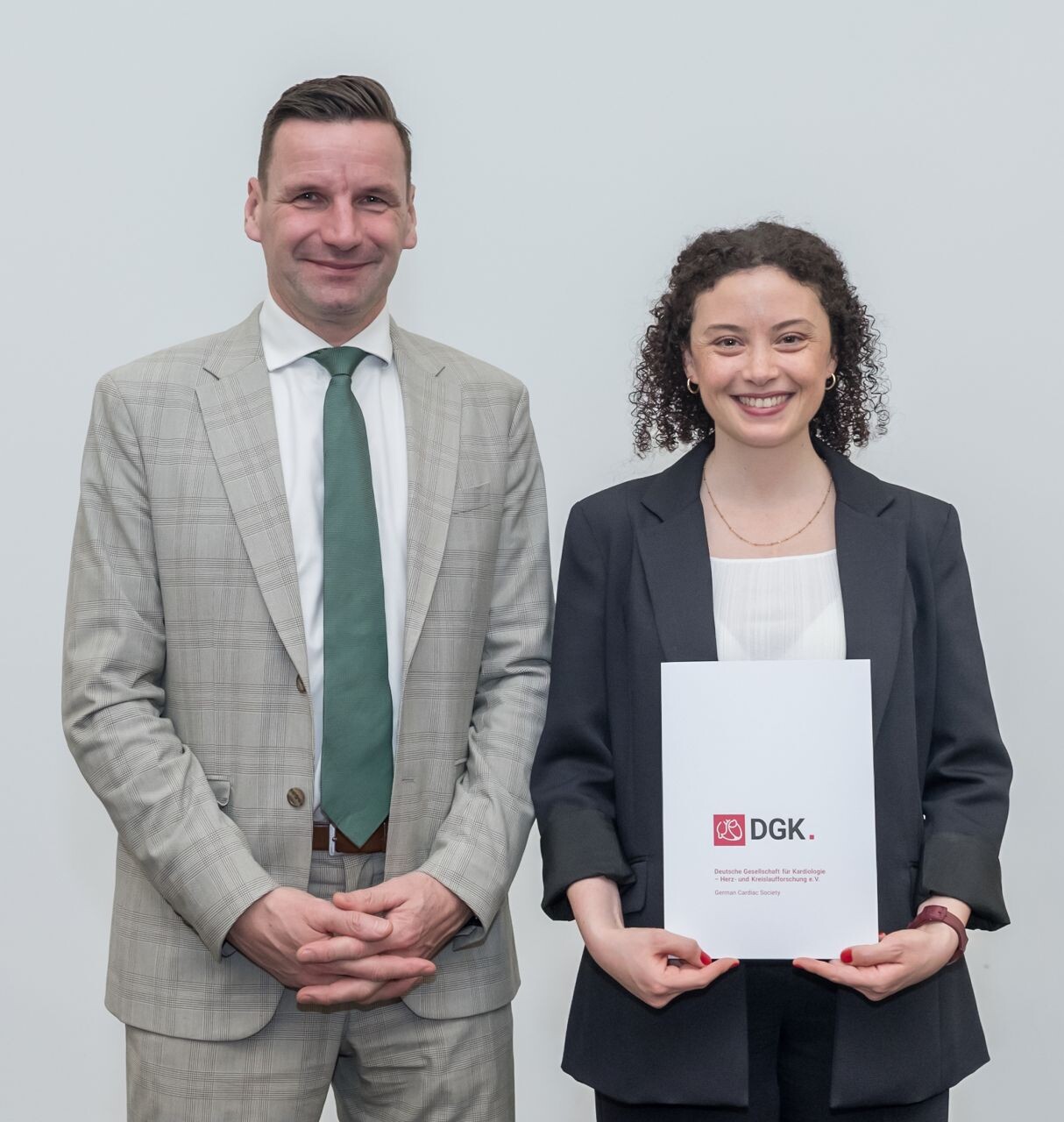 v.l.n.r. Prof. Dr. Holger Thiele, Preisträgerin Dr. Tamara Vico (©DGK/Thomas Hauss)