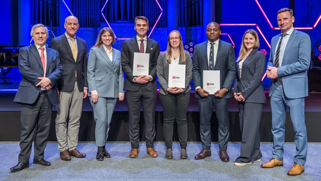 v.l.n.r.: Prof. Dr. Ulf Landmesser, Prof. Dr. Thomas Nordt, Katharina Lapp, Preisträger Dominik Hubricht, Preisträgerin Vanessa Möller, Preisträger Dr. Funsho Emmanuel Fakuade, Josephine Lapp, Prof. Dr. Holger Thiele (©DGK/Thomas Hauss)