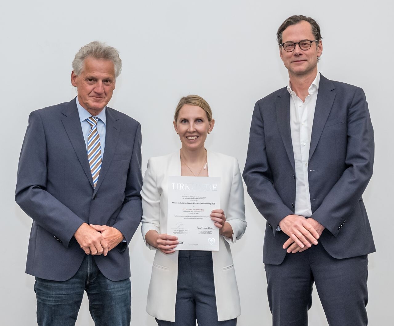 v.l.n.r.: Prof. Dr. Armin Welz, Preisträgerin PD Dr. Laura Rottner, Prof. Dr. Stephan Willems (©DGK/Thomas Hauss) 