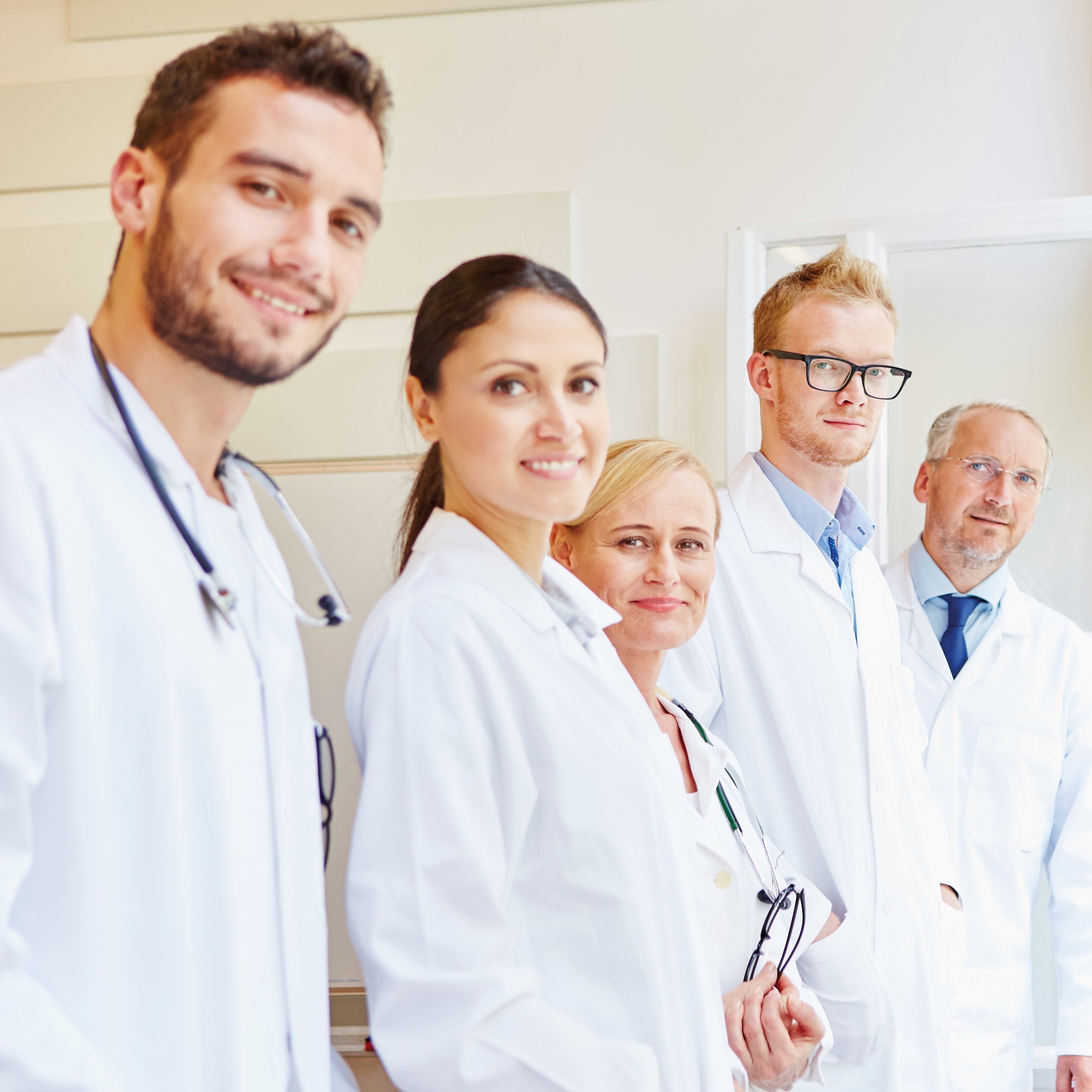 Gruppe junger Ärzte