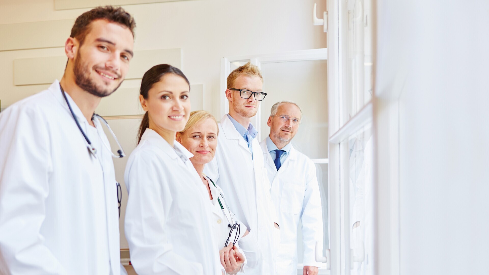 Gruppe junger Ärzte
