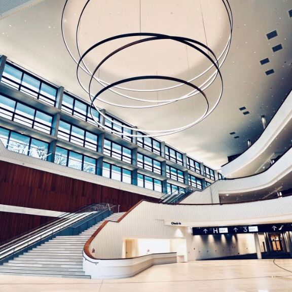 Eingangshalle des CCH_Hamburg Messe und Congress Juergen Nerger-1zu1-576x576