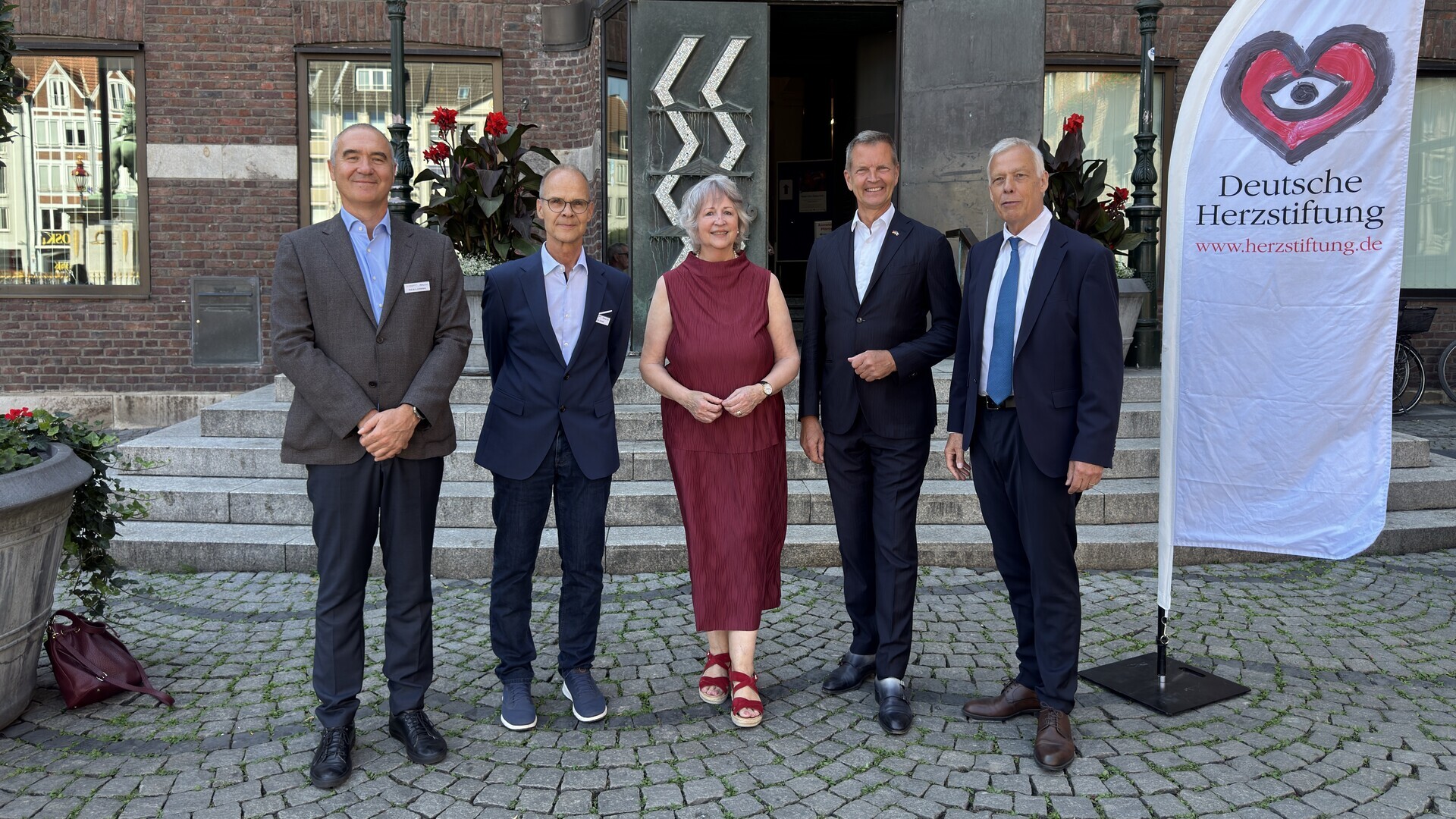 Am Rathaus Düsseldorf: Prof. Artur Lichtenberg, Prof. Malte Kelm, Ursula Kirchhof, Josef Hinkel, Prof. Thomas Voigländer 