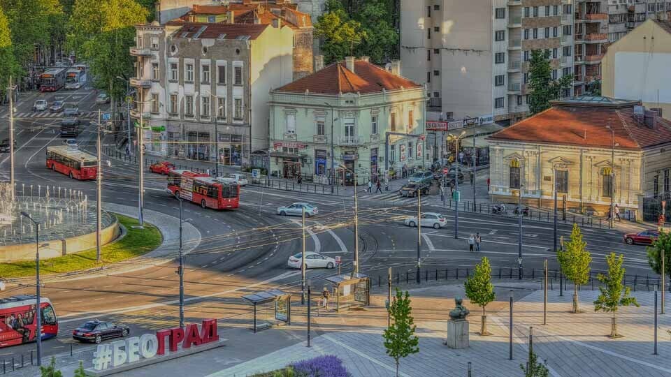 belgrade-shutterstock-1988601212-32zu9-1920x540px-dunkel
