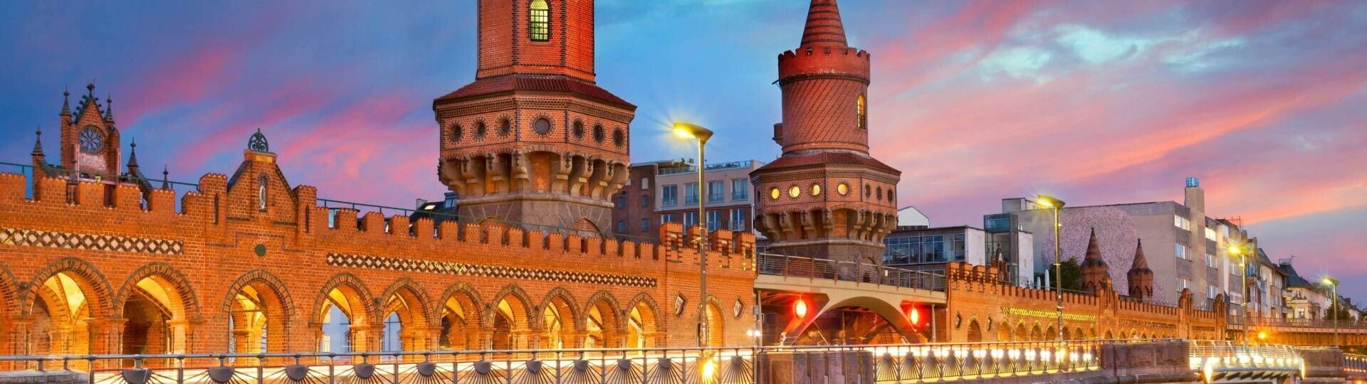 berlin-shutterstock-2386871535-32zu9-1920x540-komp
