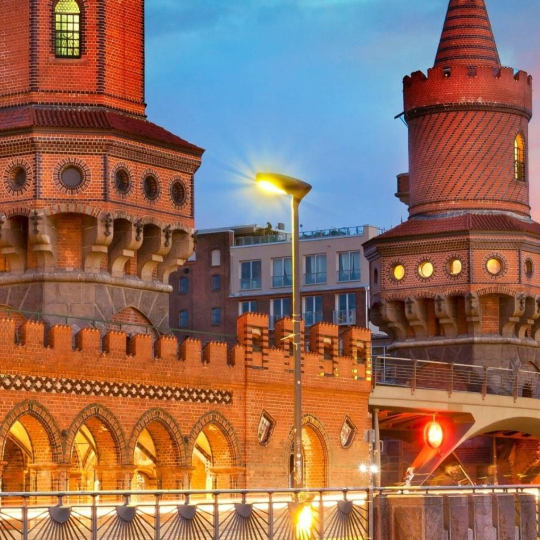 berlin-shutterstock_2386871535-header-2