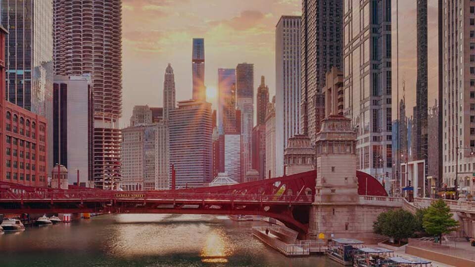 chicago-shutterstock-2524429905-32zu9-1920x540px-dunkel