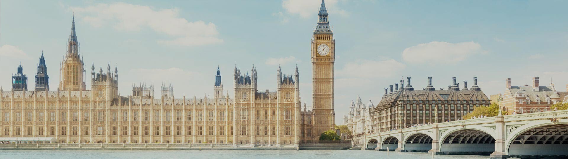 london-skyline-esc-kongress-2024-shutterstock-522060166-1920x540px-dunkler