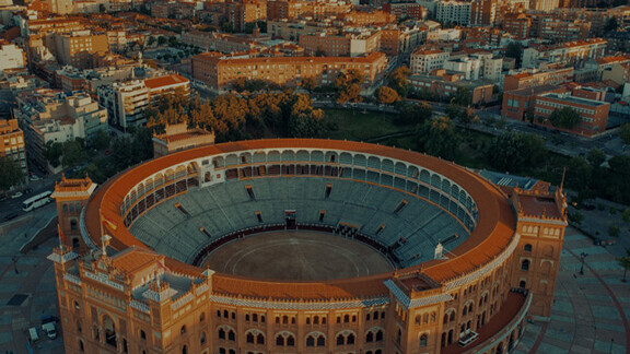 madrid-shutterstock-1792005326-1zu1-576x576px-dunkel