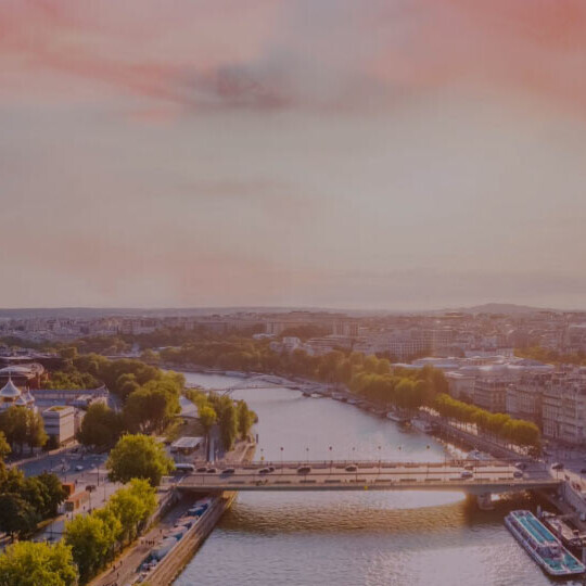 paris-shutterstock-2045498015-1929x540px-dunkler