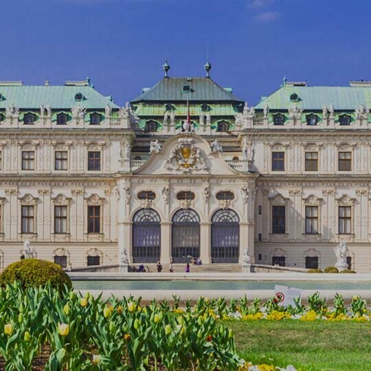 vienna-shutterstock-264447587-32zu9-1920x540px-dunkel