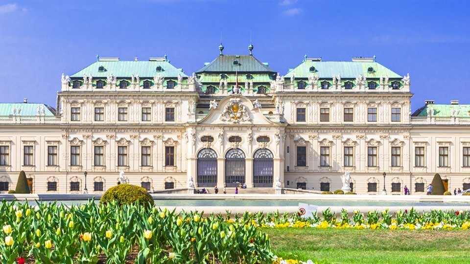 vienna-shutterstock-264447587-32zu9-1920x540px
