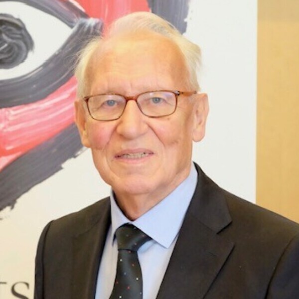 Prof. Hellmut Oelert