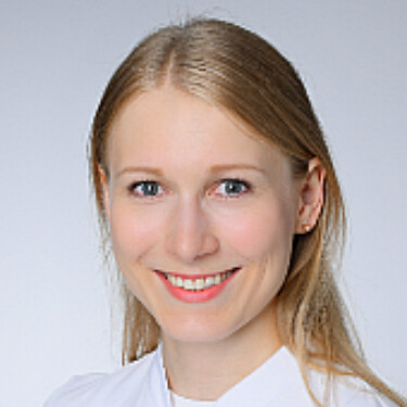 ackmann-jana-portrait-1zu1-375x375