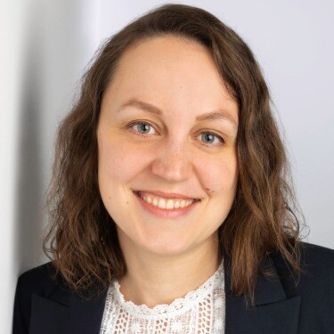 flueren-ronja-portrait-1zu1-375x375