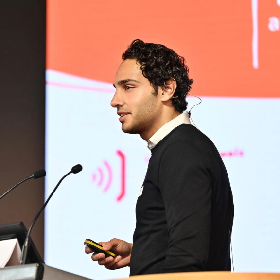 hahad-omar-1zu1-576x576