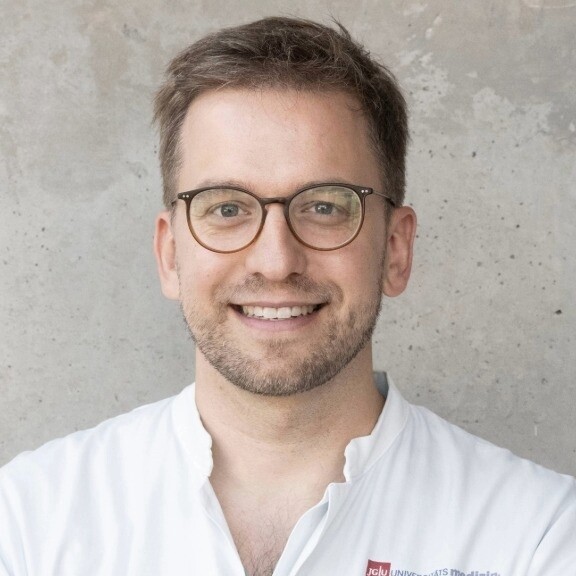 hobohm-lukas-portrait-1zu1-576x576