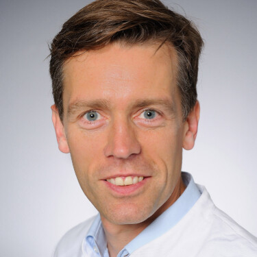 steven-daniel-portrait-1zu1-375x375