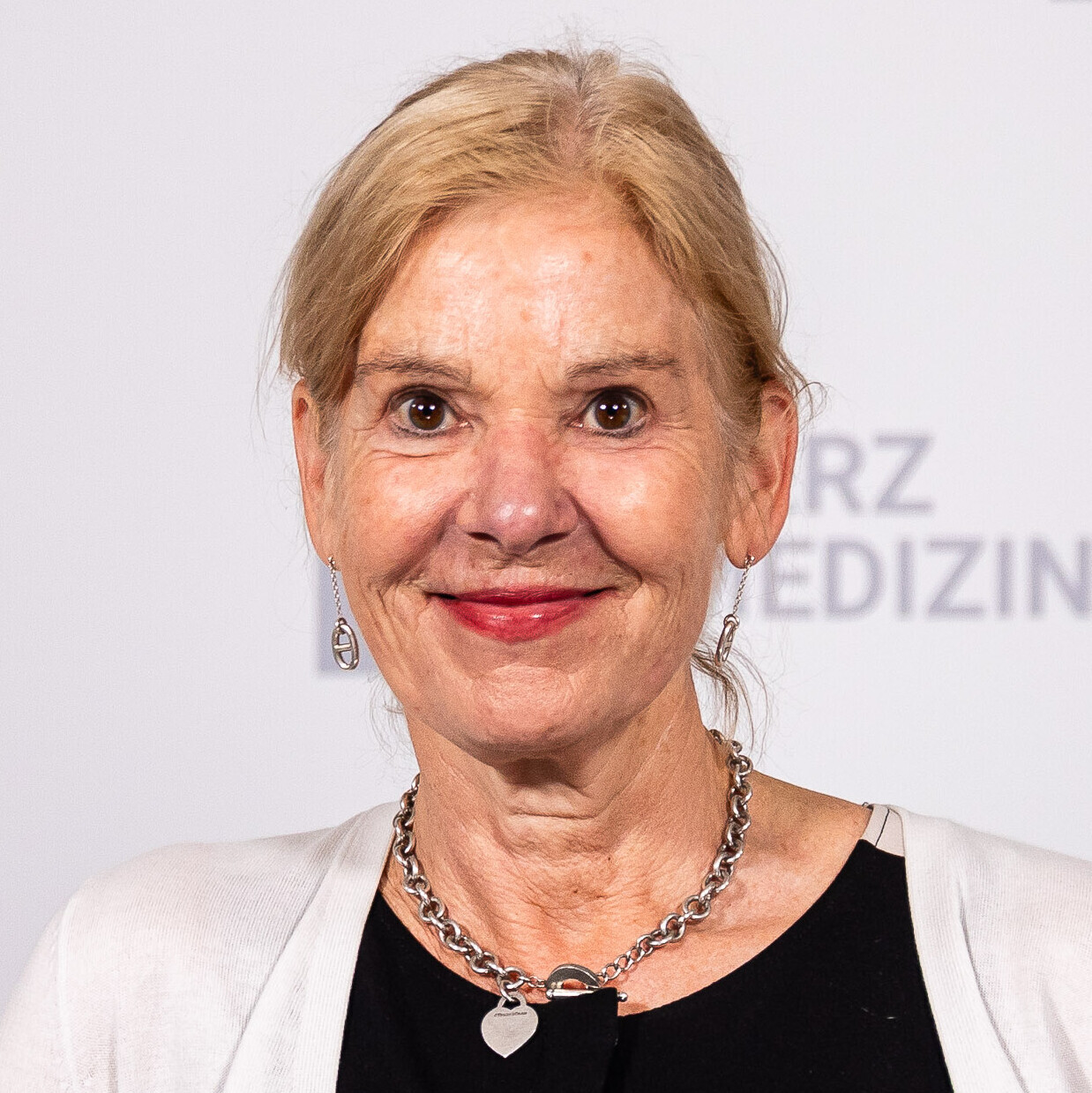 Portraitbild Prof. Christiane Tiefenbacher