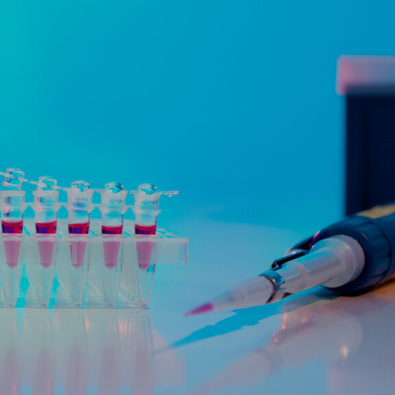 basic-science-shutterstock-114908254-1zu1-576x576px-dunkler