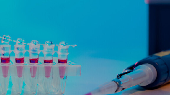 basic-science-shutterstock-114908254-1zu1-576x576px-dunkler