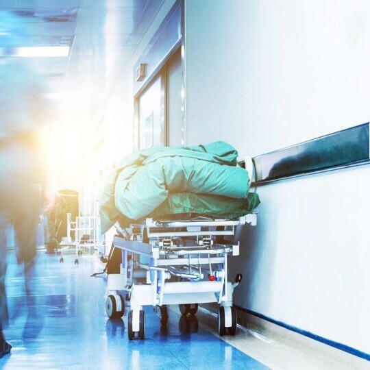 notfall-und-intensivmedizin-shutterstock-1723539244-32zu9-1920x540px